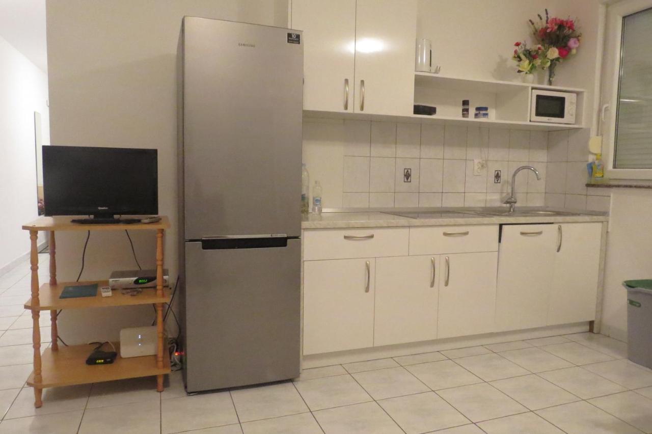 Modra Kuca Apartment Mandre Exterior photo