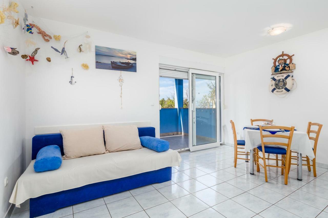 Modra Kuca Apartment Mandre Exterior photo