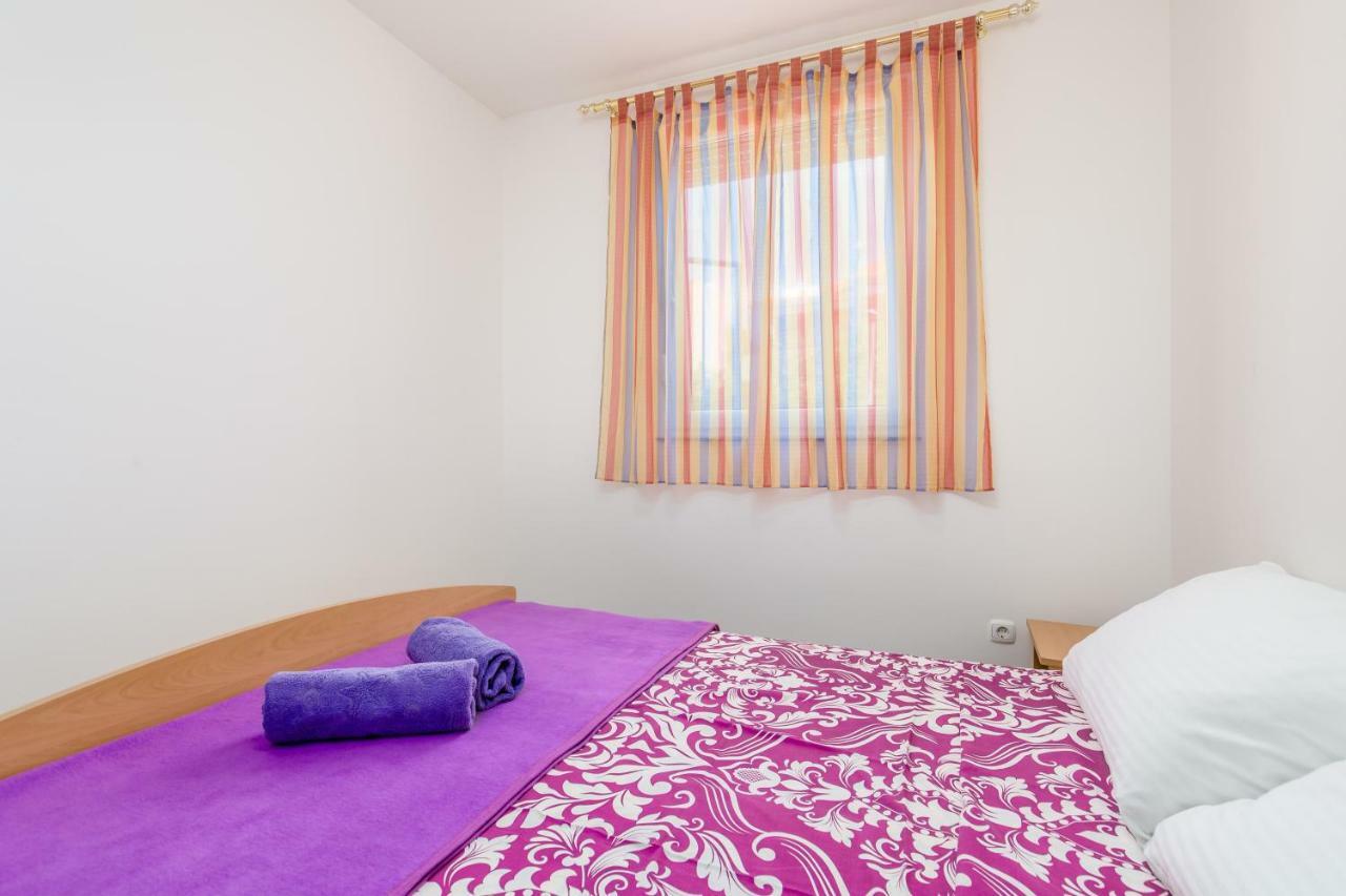 Modra Kuca Apartment Mandre Exterior photo