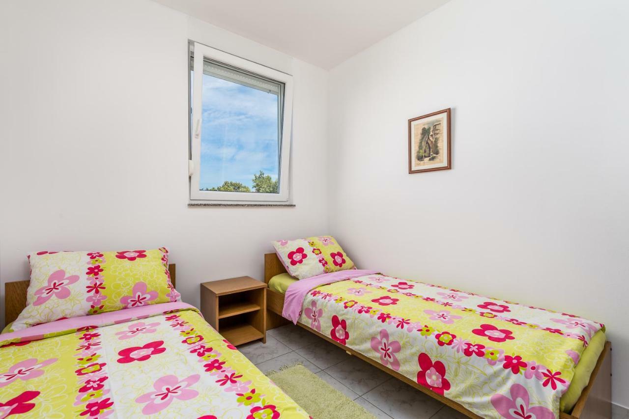 Modra Kuca Apartment Mandre Exterior photo