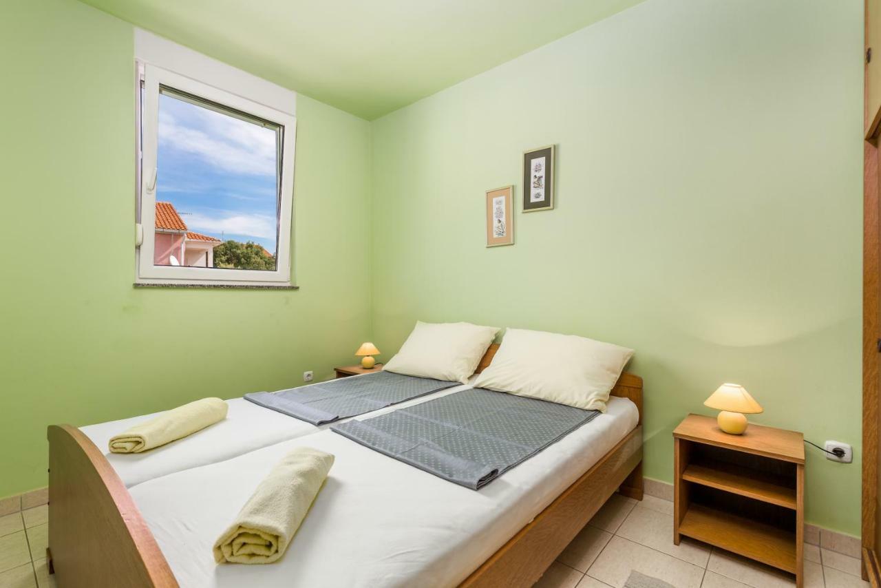 Modra Kuca Apartment Mandre Exterior photo